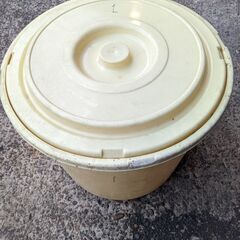 ポリ樽(蓋あり) 1