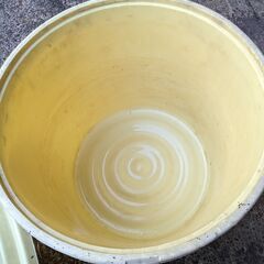ポリ樽(蓋あり、蓋に割れあり) 2の画像