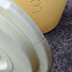 ポリ樽(蓋あり、蓋に割れあり) 3の画像