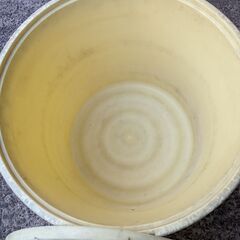 ポリ樽(蓋あり、蓋に割れあり) 3の画像