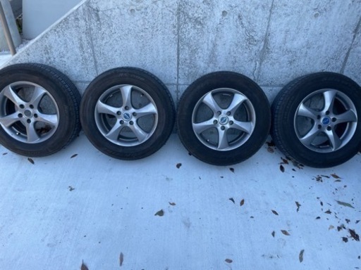 車のパーツ　タイヤ　ホイール