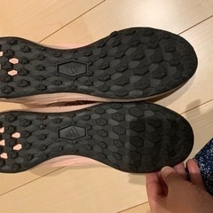 ピンク  アディダスプレデター18.3TF  の画像