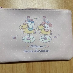 ちいかわ×サンリオキャラクターズ ミニフラットポーチ ハチワレ