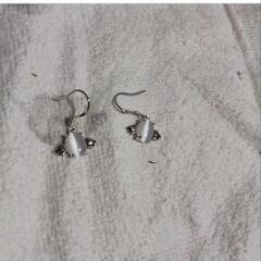 j→→→m17-7ムーンストーン調天使の翼ピアスホワイトの画像