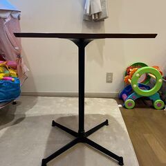 値下げしました！【手渡しのみの対応】ウォールナットテーブル　テーブル幅68×68cm 高さ73cmの画像