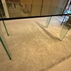 ガラステーブル　合わせてアイロンチェアーも4脚お付けします！！の画像