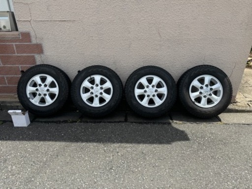 ハイエース　200系　純正アルミホイール4本　スタッドレス付き