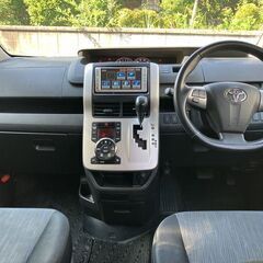 【車検2年付】【トヨタ ヴォクシー 2.0ZS煌】両側パワースライドドア 純正ナビ TV バックカメラ プッシュスタート スマートキー HID 盗難防止装置 サイドリフトアップシート ３列シート パワステ ETC 人気のブラックの画像