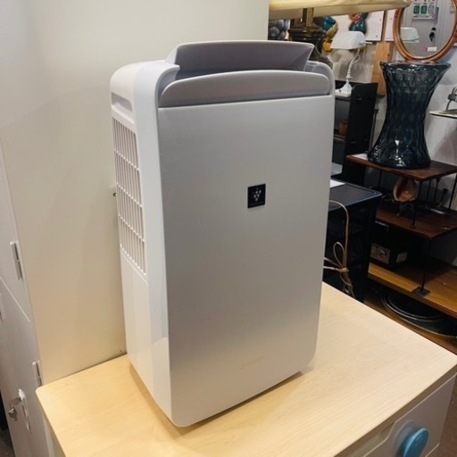 【武蔵小山店】【～4/14限定SALE！店内全品20%お値引き！】 シャープ 衣類乾燥機 除湿機 冷風機能付き 10L / プラズマクラスター 7000 スタンダード 11畳 / 2021年モデル ホワイト CM-N100-W 検　CM-N100 扇風機　冷風　スポットクーラー　エアコン　衣類乾燥機