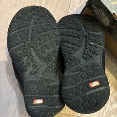 お取引中
【美品】THE North Face kidsシューズの画像