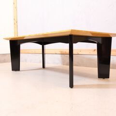 IDC OTSUKA(大塚家具)の人気シリーズSPLENDOR(スプレンダー)のリビングテーブルです。稀少なバーズアイ・メープルの高級感のあるセンターテーブルはリビングを洗練された印象に。 の画像