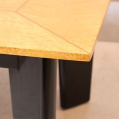 IDC OTSUKA(大塚家具)の人気シリーズSPLENDOR(スプレンダー)のリビングテーブルです。稀少なバーズアイ・メープルの高級感のあるセンターテーブルはリビングを洗練された印象に。 の画像