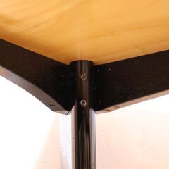 IDC OTSUKA(大塚家具)の人気シリーズSPLENDOR(スプレンダー)のリビングテーブルです。稀少なバーズアイ・メープルの高級感のあるセンターテーブルはリビングを洗練された印象に。 の画像