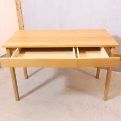 人気のMUJI(無印良品)のオーク無垢材パーソナルデスク。シンプルでオシャレなデザインとナチュラルな質感がインテリアのアクセントになるデスク♪学習机はもちろんパソコンデスクや事務机に最適です！！の画像