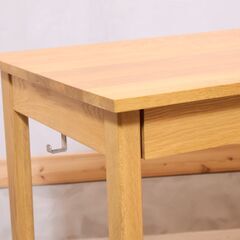 人気のMUJI(無印良品)のオーク無垢材パーソナルデスク。シンプルでオシャレなデザインとナチュラルな質感がインテリアのアクセントになるデスク♪学習机はもちろんパソコンデスクや事務机に最適です！！の画像