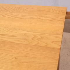 人気のMUJI(無印良品)のオーク無垢材パーソナルデスク。シンプルでオシャレなデザインとナチュラルな質感がインテリアのアクセントになるデスク♪学習机はもちろんパソコンデスクや事務机に最適です！！の画像