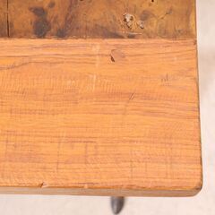 フランスのカフェやビストロで使用されていたアイアン製のフレームに古材風の天板を組み合わせたビストロテーブル。味のあるアンティークテイストのカフェテーブルは、ガーデンファニチャーとして屋外での使用にも♪の画像