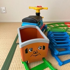 電動乗用きかんしゃトーマス スタンダードセット+拡張セット、アダプターなしの画像