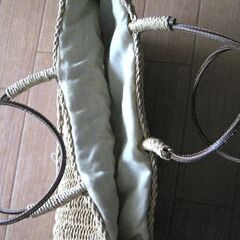 ベージュ系の編みかごバッグの画像