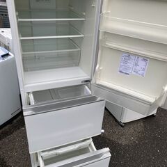 NO 200 🌈北九州市内配送設置無料✨🌈 2020年　ハイセンス 冷蔵庫 幅55.4cm 282L ホワイト HR-D2801W 3ドア 右開き 真ん中野菜室 自動霜取り スリムの画像