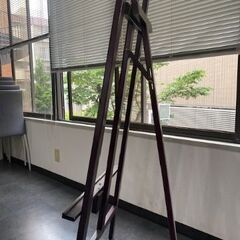 ミラー立て掛けに使用してた木製イーゼル７脚。