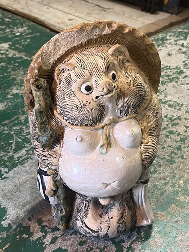 信楽焼 狸庵 陶器製 たぬき 狸 置物 高さ32cm 縁起物 ガーデン ガーデニング 玄関 庭 庭園 日本庭園 飾り物