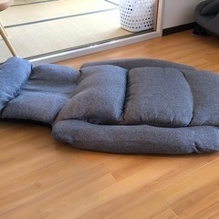 肘付き座椅子の画像