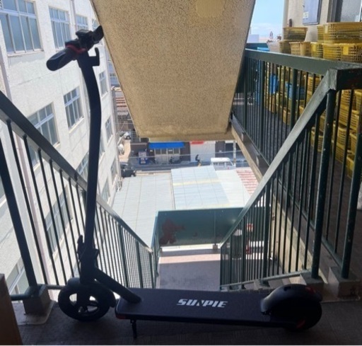 MOTOSTAR キックボード 大人用 キックスクーター 8.5インチ 20度坂登 折り畳み簡単 軽量 フットブレーキ