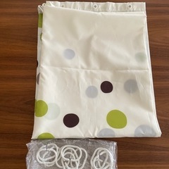 ニトリ　シャワーカーテン グリーンと茶の水玉模様(上半分は模様なし) 
