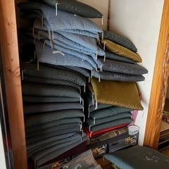 座布団多数差し上げます