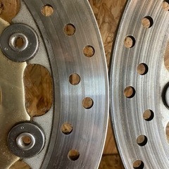 CB 400SFのフロントブレーキローター左右の画像