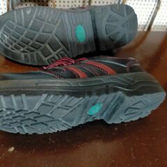 お値下げ！！安全靴　使用品ですが綺麗です　　２５．５CMの画像