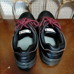 お値下げ！！安全靴　使用品ですが綺麗です　　２５．５CMの画像