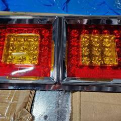 ［J0076］【未使用品】トラック　テールランプ