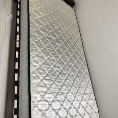 【美品】シングルベッド＋無料マット付き - 引っ越しのため不要に！お得に販売中の画像