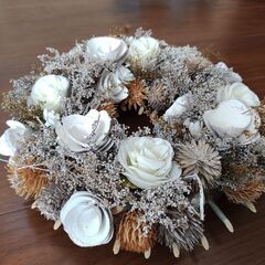 花のリースの画像