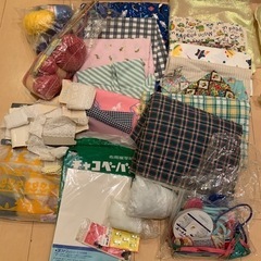 布　生地　端切れ　毛糸　毛糸針　かぎ針　レースなど