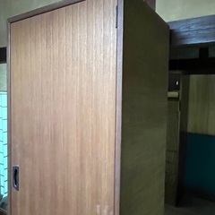 ミラー付き　木製ロッカー　洋服タンス　茶の画像
