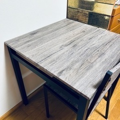 IKEA 家具 ダイニングセット　テーブル 椅子二脚の画像