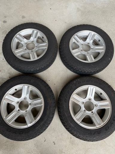 車のパーツ タイヤ、ホイール