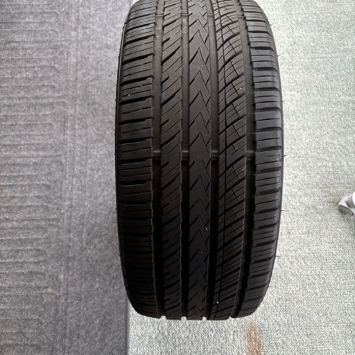 車のパーツ タイヤ、ホイール
