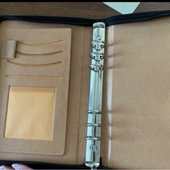 【新品】手帳型　ルーズリーフフォルダー ジッパー付 B5ノートブック ポータブル メモ帳 カード入れ ルーズリーフ 手帳 ペンホルダー付き 96枚入り ルーズリーフノート 多機能ノート ブラウンの画像
