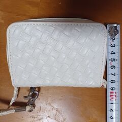 カメラケース白の画像