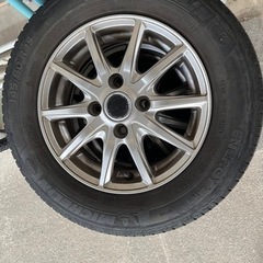車のパーツ タイヤ、ホイール