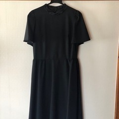 【美品】黒の半袖ワンピース　フォーマル着用可の画像