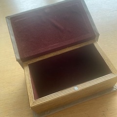 アンティーク風小物入れの画像