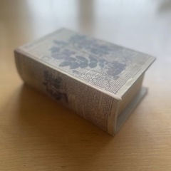 アンティーク風小物入れの画像