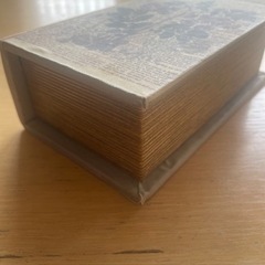 アンティーク風小物入れの画像