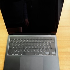 【美品】M2チップ搭載13インチMacBook Air - ミッ...