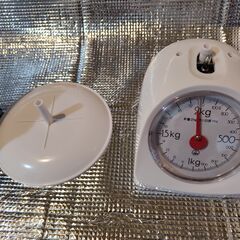 美品　キッチンスケール　2㎏用　料理用はかり　皿上アナログタイプ　ホワイト　軽量器具の画像